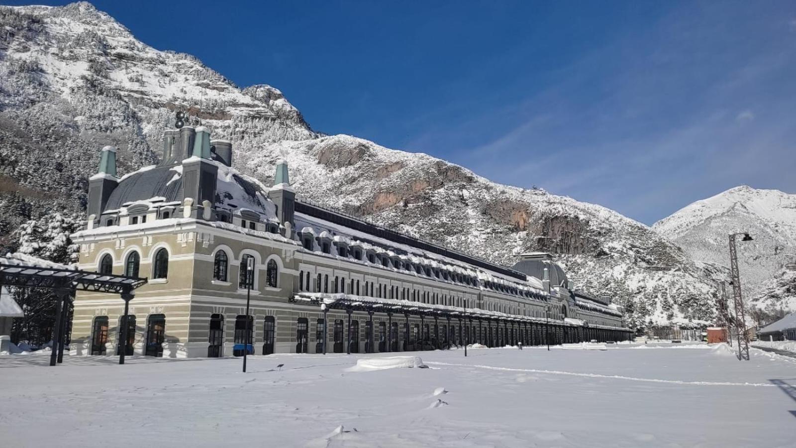 Апартаменты Arce Avairent Canfranc Estacion Экстерьер фото